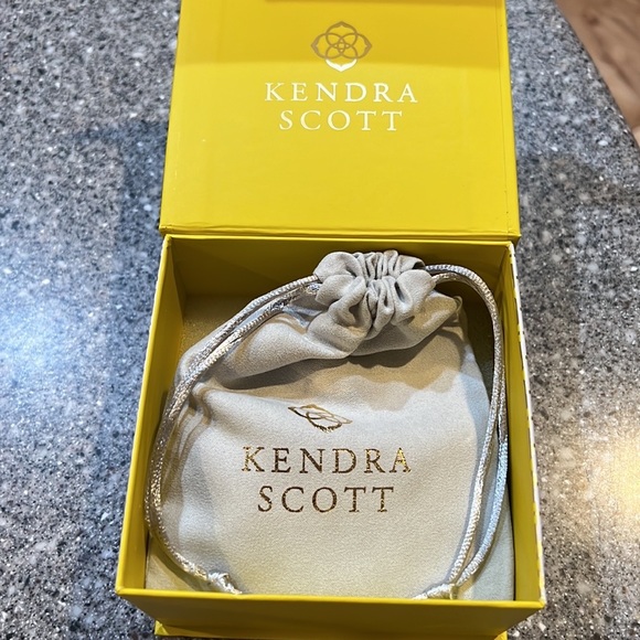 Kendra Scott Tess Stud Earrings-Rose Quartz - Picture 5 of 6